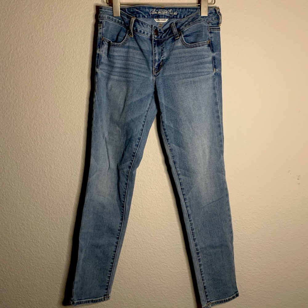 American Eagle Light-wash skinny jean